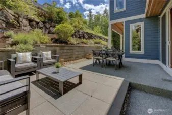 ChatGPT said:  The cozy back patio is both pretty and private, offering plenty of open space between neighboring homes.