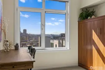 Second Bedroom with Murphy bed that conveys