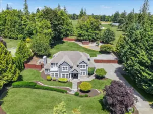 4 Bedroom + Bonus Room and a Den/Office 2.5 Bathrooms 3,033 Sq Feet Lg 3 Car Garage