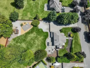 4 Bedroom + Bonus Room and a Den/Office 2.5 Bathrooms 3,033 Sq Feet Lg 3 Car Garage