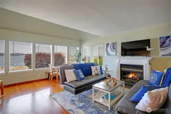 Open floorplan w/ original wood floors.