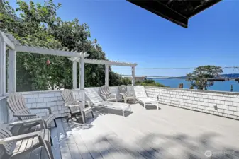Plenty of room to enjoy the view.