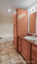 Guest Full Bathroom