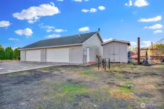 50x30 shop - perfect for the car collector or sports enthusiasts