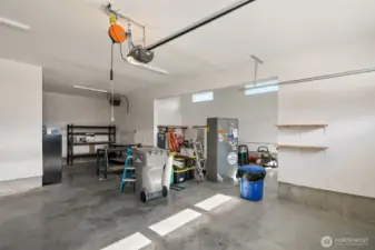 The dream garage and shop space, featuring room for 7 vehicles!