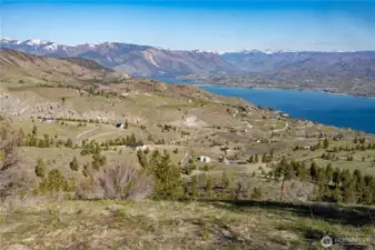 Build right on the edge of the ridge with unobscured view of Lake Chelan