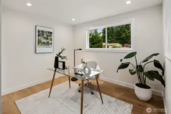 Upstairs bedroom (2/5)