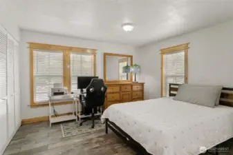 Shop Upstairs bedroom & Bathroom 1