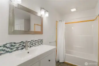 Shop Upstairs bedroom & Bathroom 1