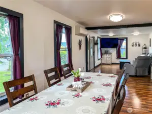 Living/Dining Layout