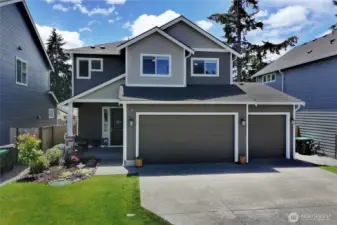 Welcome home! Front yards are maintained by the HOA.