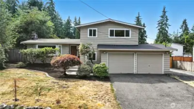 Welcome home to this Edmonds tri level!