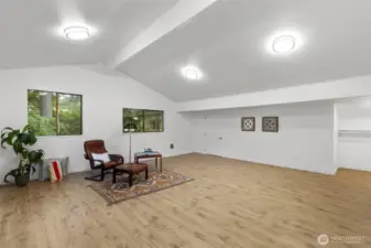 Studio above the garage