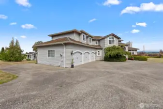 3 car garage!