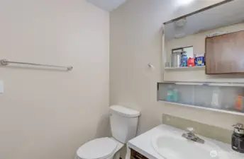 #492 1/2 Bath