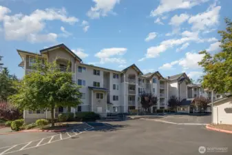 Enjoy a covered, secure lobby entrance, elevator access, and top-tier community amenities.