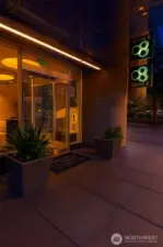 Steps to premier dining, shopping, transit & vibrant city life