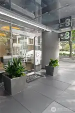 Steps to premier dining, shopping, transit & vibrant city life