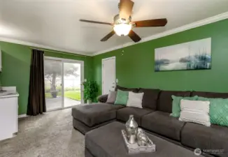 FAmily Room with Wet Bar