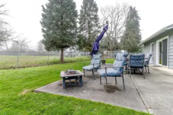 Patio With Furniture & Fire Pit That Can Stay Too!