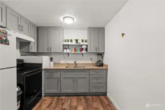 Renovated kitchen! (Unit E)