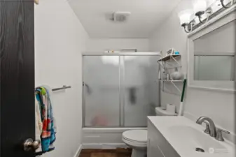 Full renovated bathroom (Unit E)