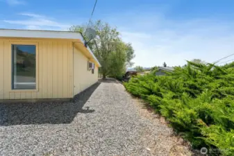 access to rear- parcel goes clear to fence- to make for wider access