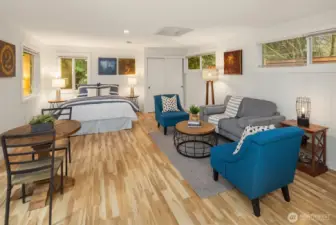 This guest cottage has plenty of room for your extended family or guests