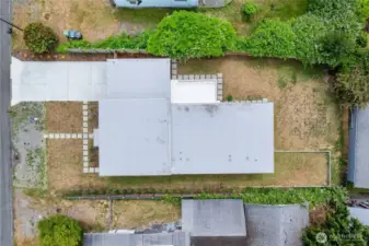 Premium TPO roof material (Thermoplastic Polyolefin) It is know for its heat welded seams, high reflectivity, durability, maximum UV resistance, and a lifespan of 25-30years.