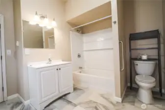 Full bath off primary bedroom