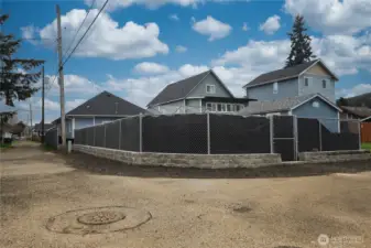 Bordered by alleys on two sides