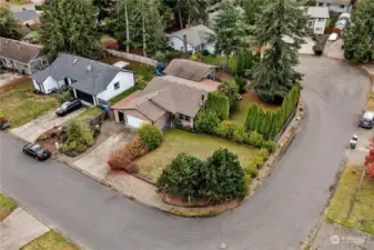 Corner lot of culdesac on dead end street.