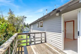 Upper level deck