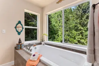 Soaking tub