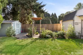 Garden area and two sheds