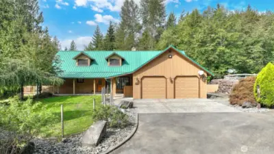 Charming lodge style home