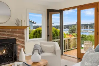 Comfortable with plenty of space for entertaining.