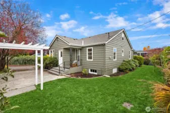 Double lot, with new paint and roof!