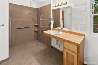 MIL/ADU Unit ADA bathroom