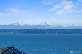 Gorgeous views of Port Susan Bay and the Cascades
