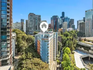 Welcome to 1400 Hubbell Place #1313 in Seattle! Located in the centrally located Elektra building.