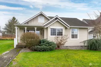 Sweet House located in Chehalis. Over 1800SF, and featuring a Brand new roof!
