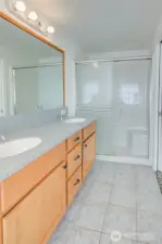 Top floor 5 piece primary bath.