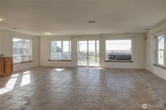 We'll start at the lower unit. The lower and upper units are almost identical. The lower unit has a hot tub facing the ocean with tremendous views. The heated tile floors are perfect for beach living.  Easy to clean and warm to the touch. Just add some area rugs!