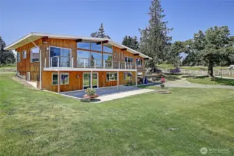 Mid-Century Modern design, North Island location!