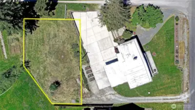 Separate lot behind home, recent site registration & water available.