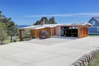 Tons of parking/RV parking.