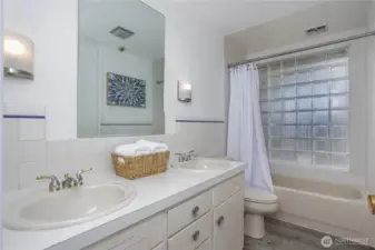 Full Bathroom 1