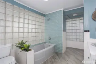 Full Bathroom 2