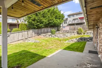 View of the side yard